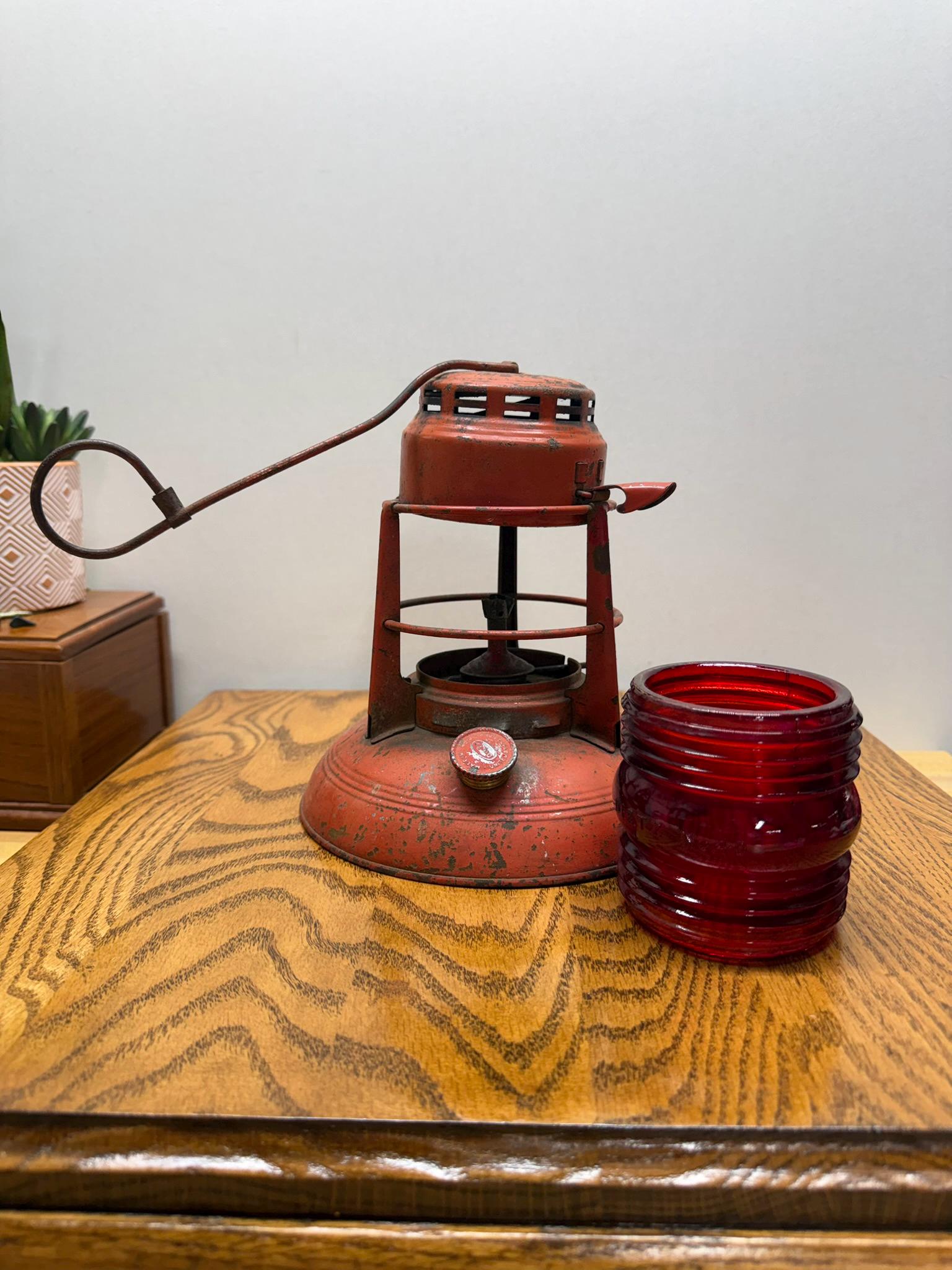 Dietz Traffic Gard No 40, Syracuse Kerosene Lantern