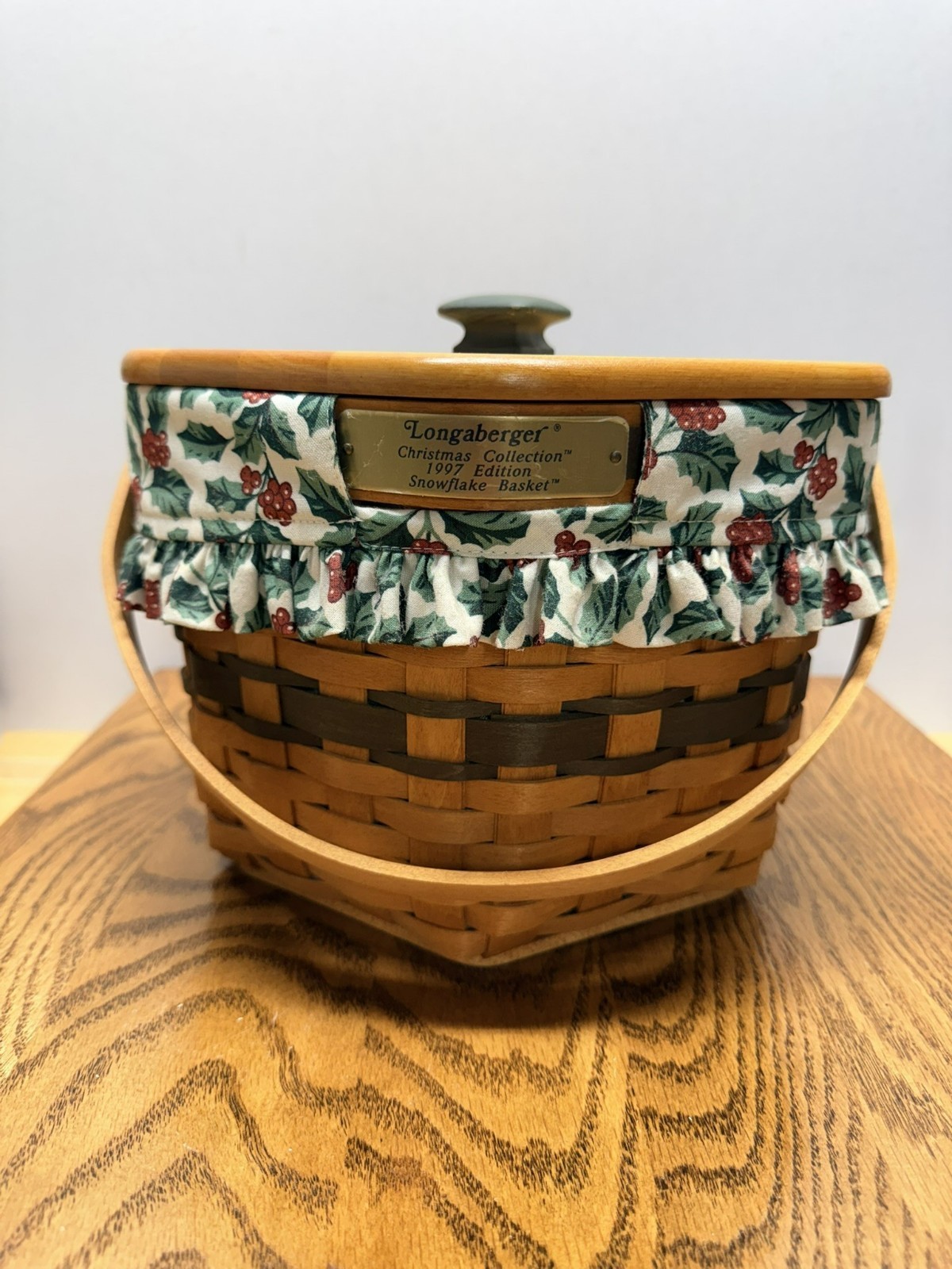 1997 Longaberger Christmas Collection Snowflake Lidded Basket